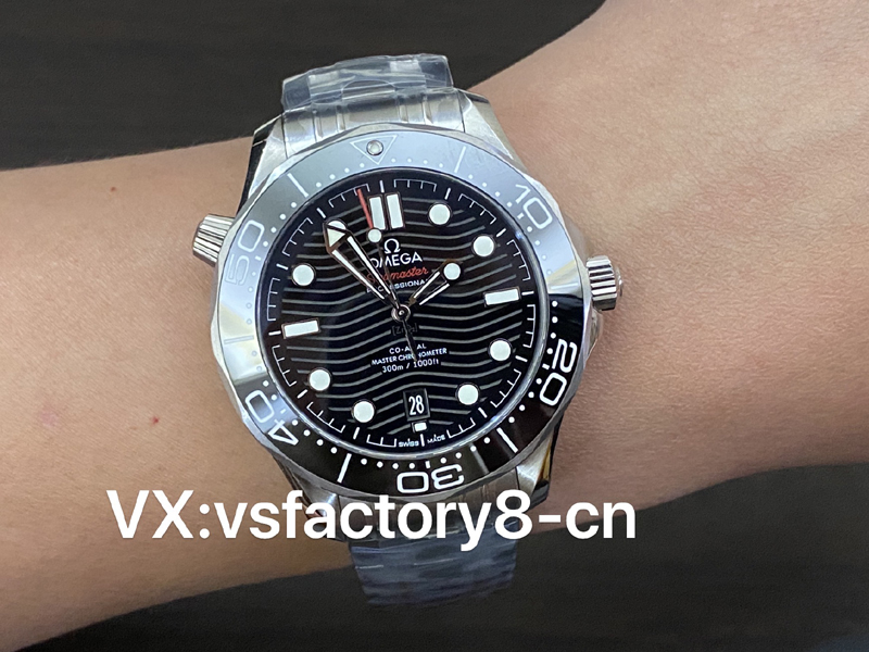 VS廠歐米茄黑面波浪紋海馬300米復刻表V3版還原細節(jié)做工深度解讀